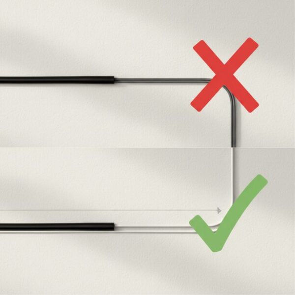 フラットLANケーブルの正しい配線方法として電源ケーブルから離す良い例と、直角に曲げる悪い例を並べて比較し、選び方と使い方に関する注意点を解説している。